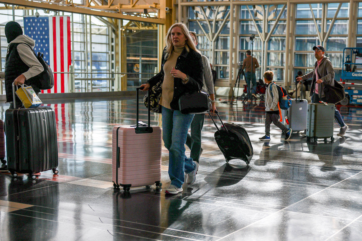 Even if shutdown ends now, flying home for Thanksgiving could still be travel nightmare