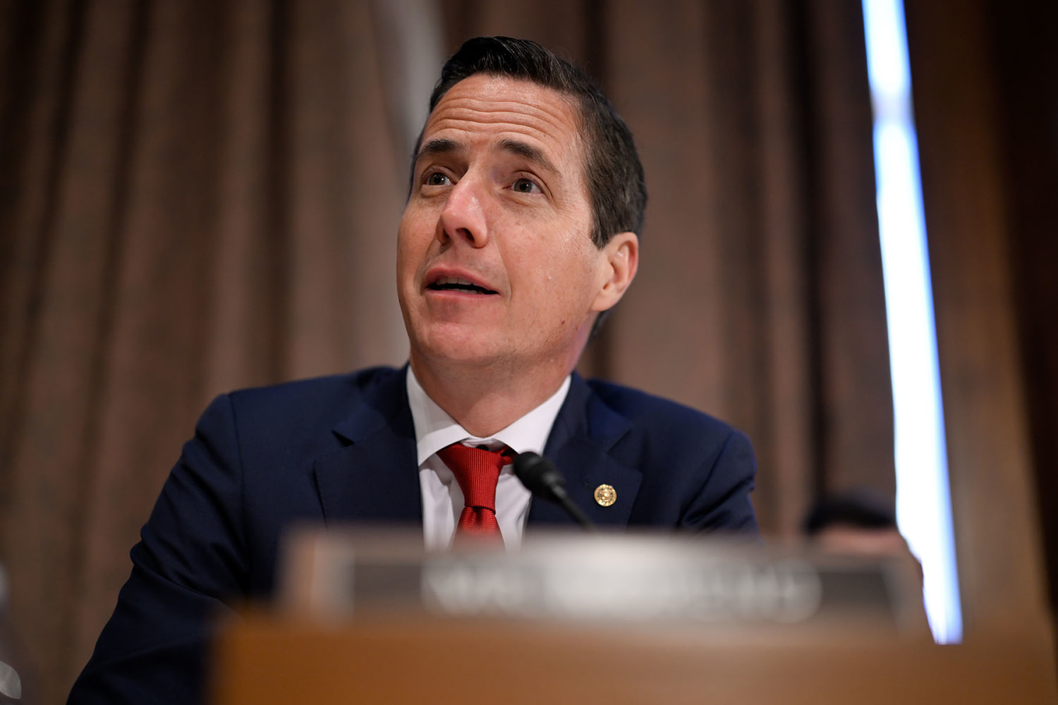 To influence Trump on Colombia, Sen. Bernie Moreno brought a fake image of the country's president