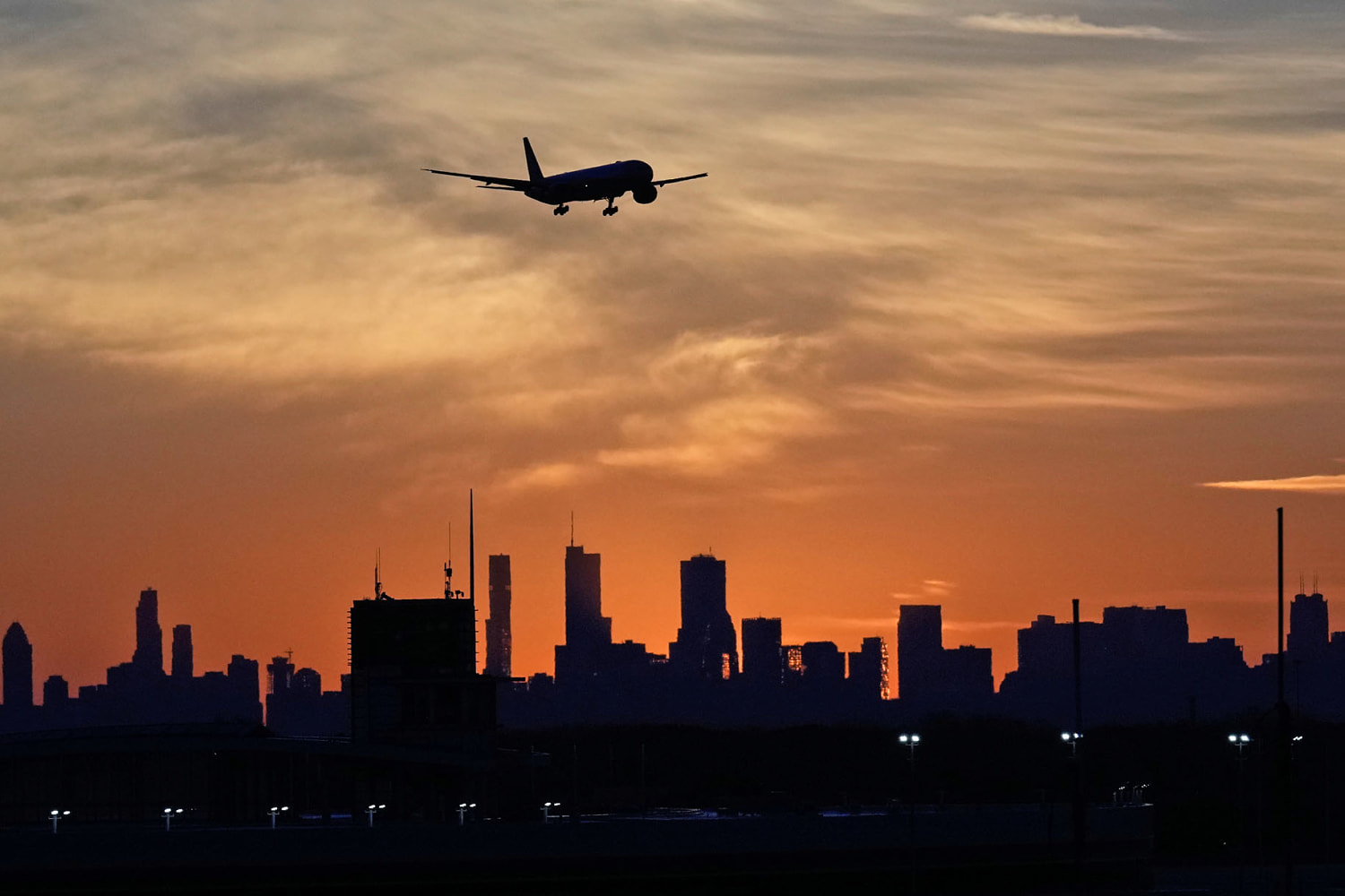 FAA keeps flight cancellations at 6% as House is set to vote to end shutdown