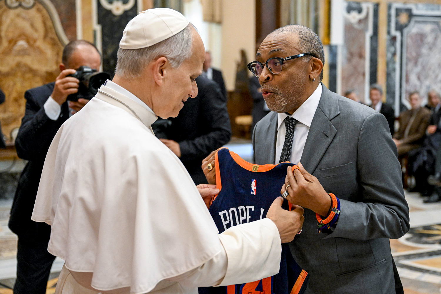 Pope Leo XIV honors cinema with Hollywood stars and encourages the inclusion of marginal voices