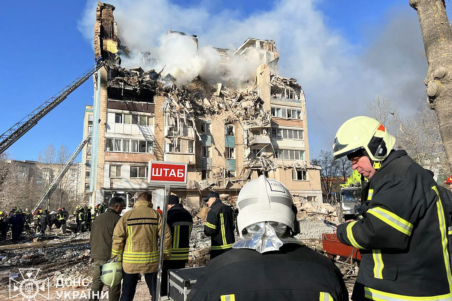 U.S. delegation arrives in Ukraine for peace talks after at least 25 killed in Russian strikes