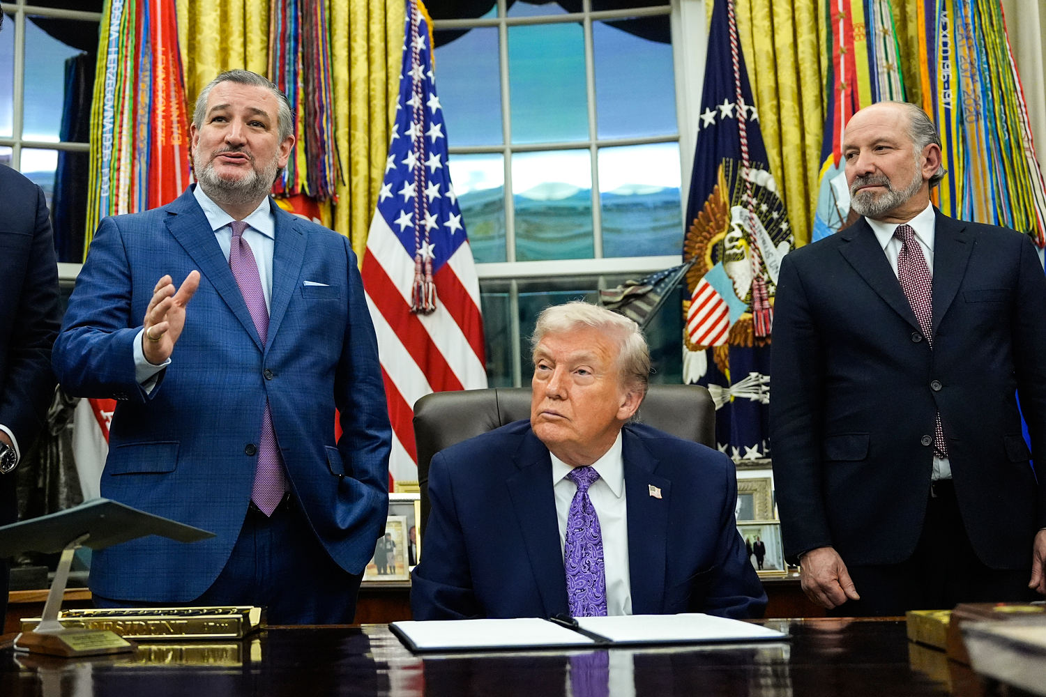 Trump signs executive order seeking to ban states from regulating AI companies