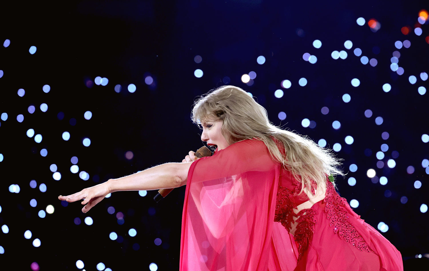 How to Watch Taylor Swift's ‘The End of an Era’ Docuseries and Concert Film