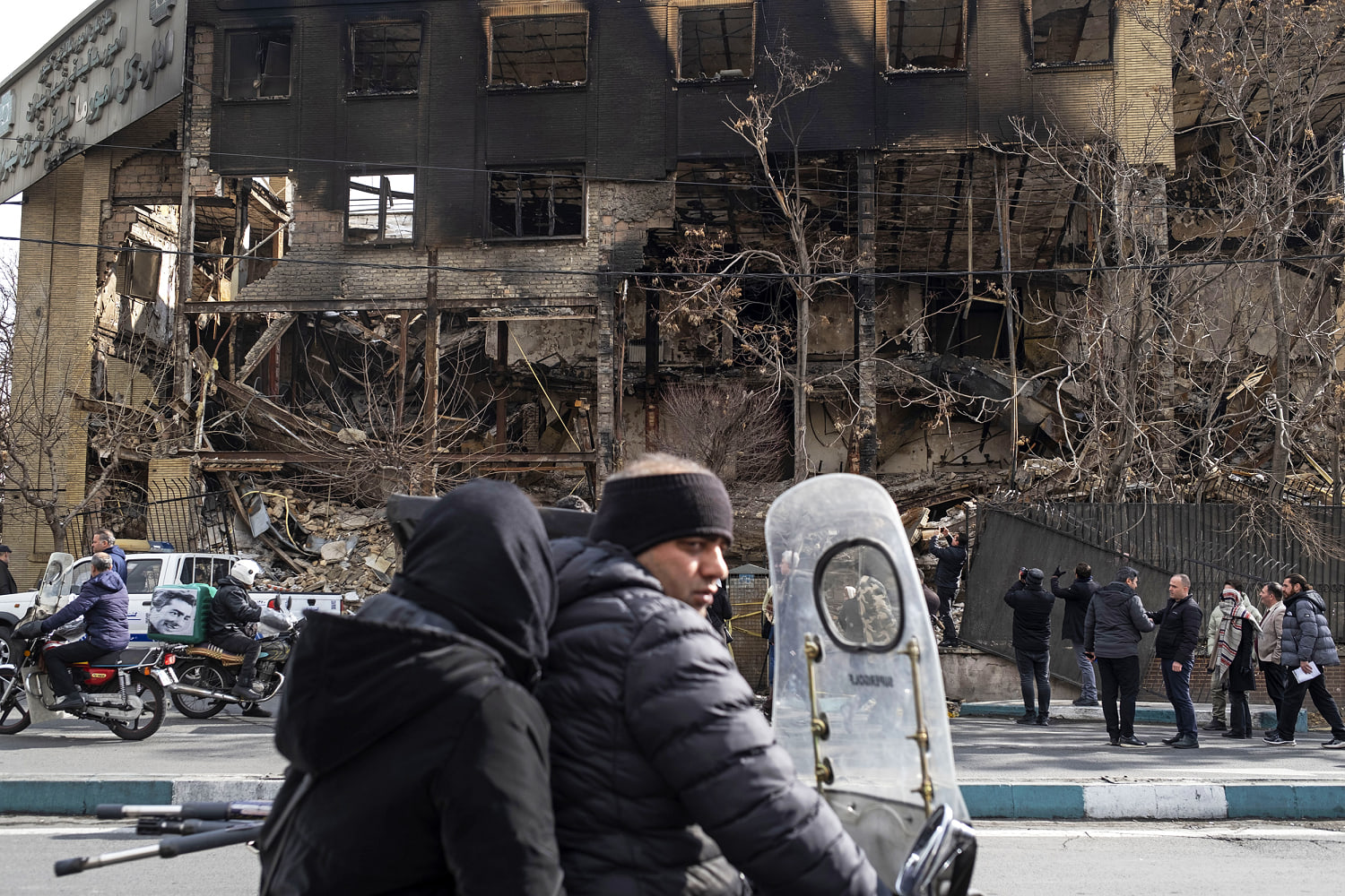 Trump warns U.S. 'armada' heading to Iran; Death toll in protest crackdown tops 5,000, activists say