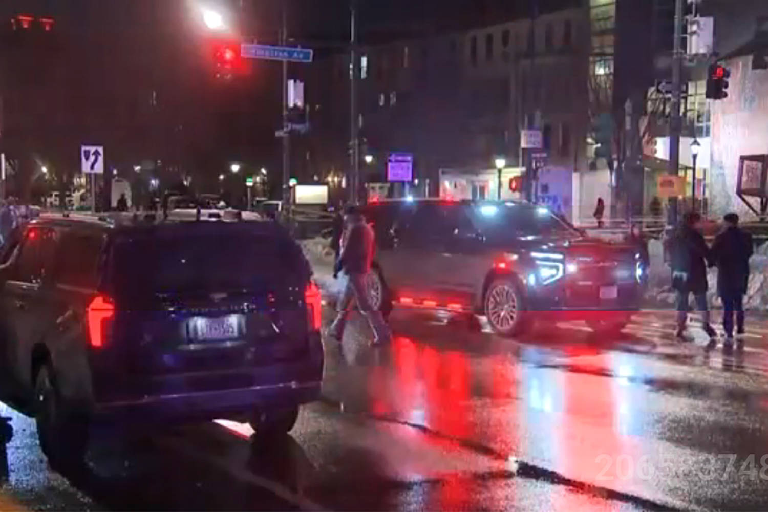 Car crash into headquarters of Chabad Lubavitch movement in NYC is investigated as hate crime插图