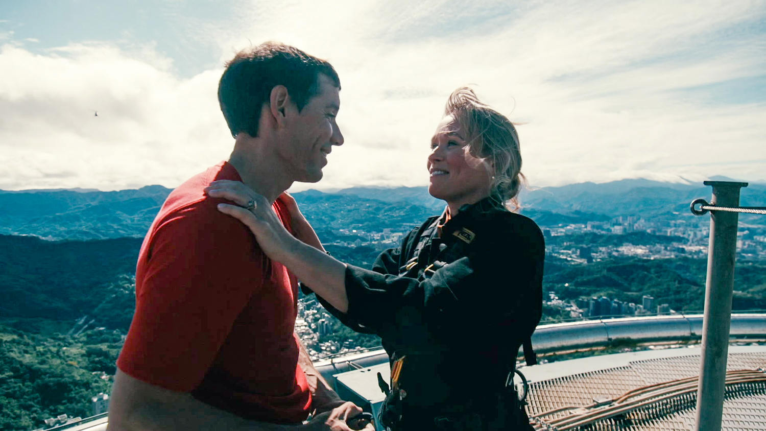 Alex Honnold’s Wife’s 5-Word Reaction to His 101-Floor Climb