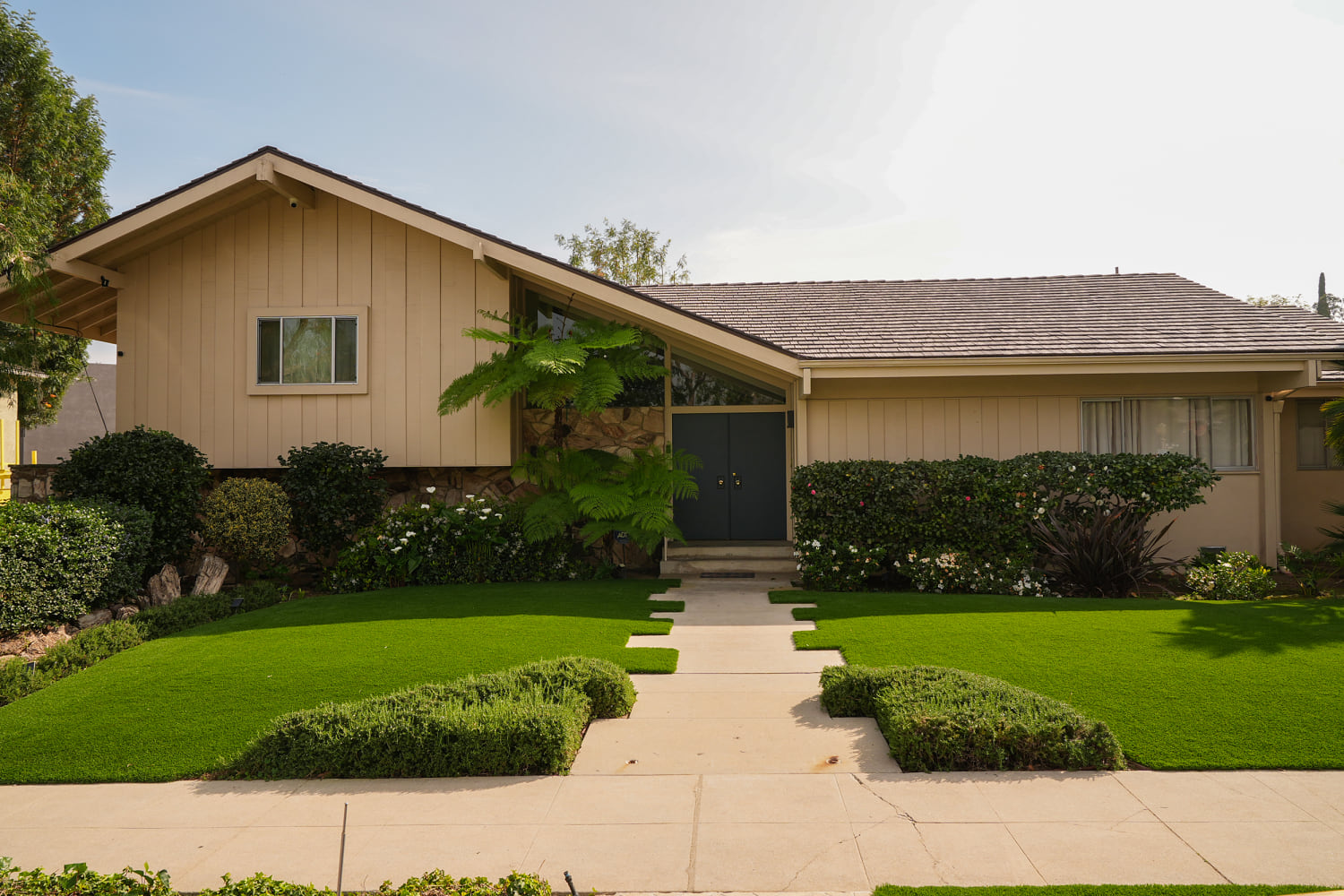 ‘Brady Bunch’ house gets historic status in L.A.