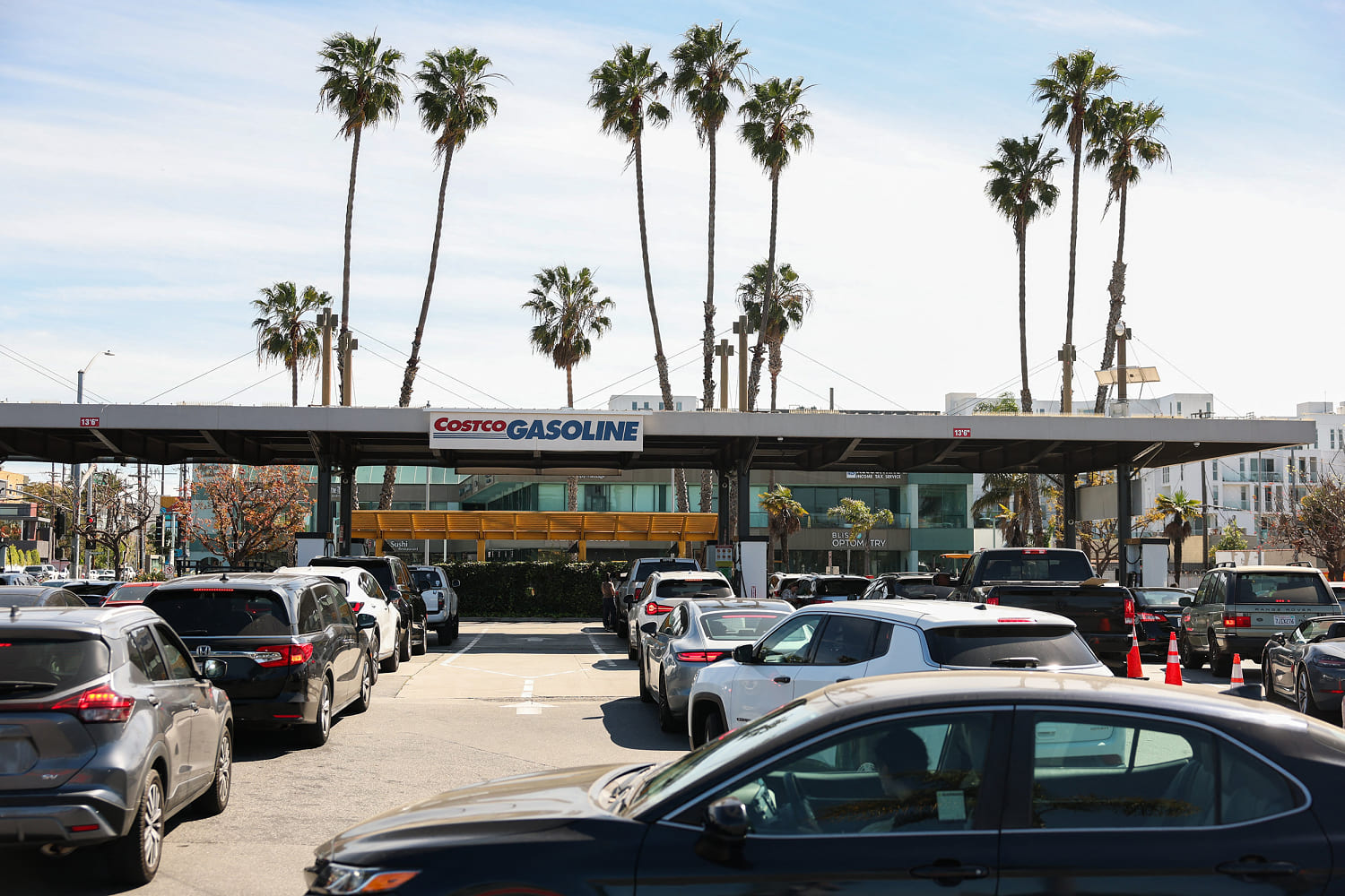 Oil surges, stocks plunge as fears of prolonged Iran war hit markets