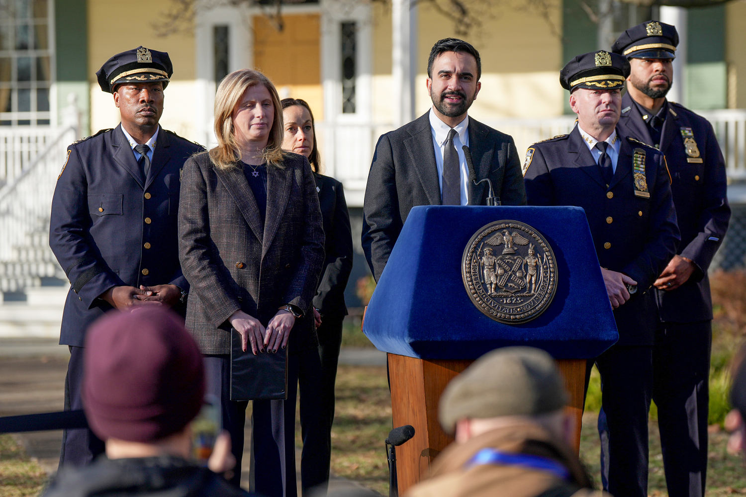 Explosive thrown near NYC mayor's home being investigated as 'ISIS-inspired' terrorism, officials say