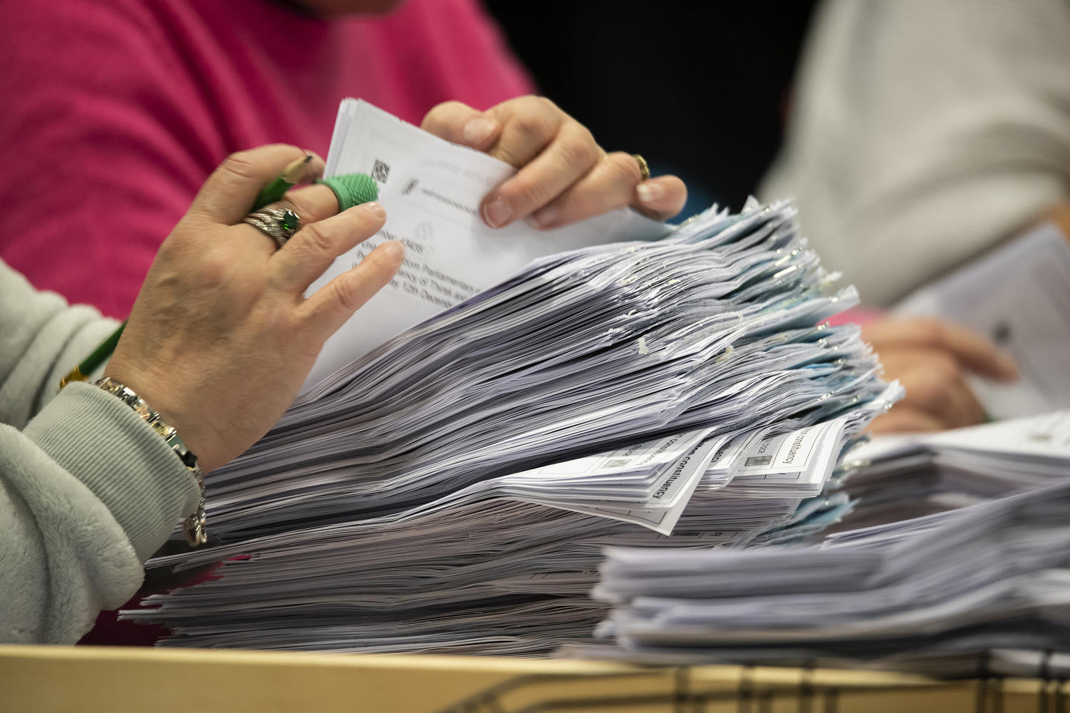 Poll work or jury duty? A bill advancing in Idaho would give people a choice.