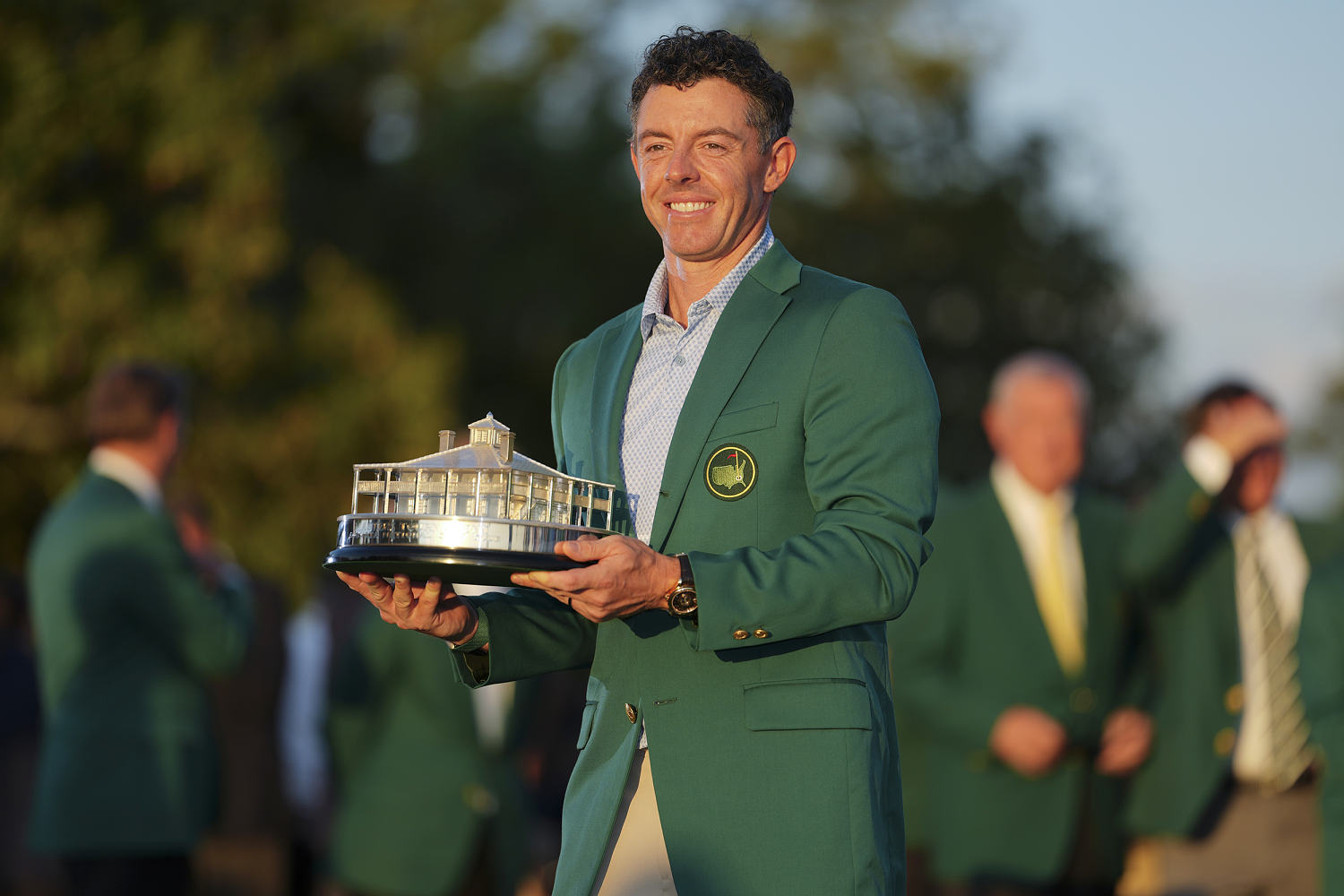 Rory McIlroy holds on to win his second straight Masters