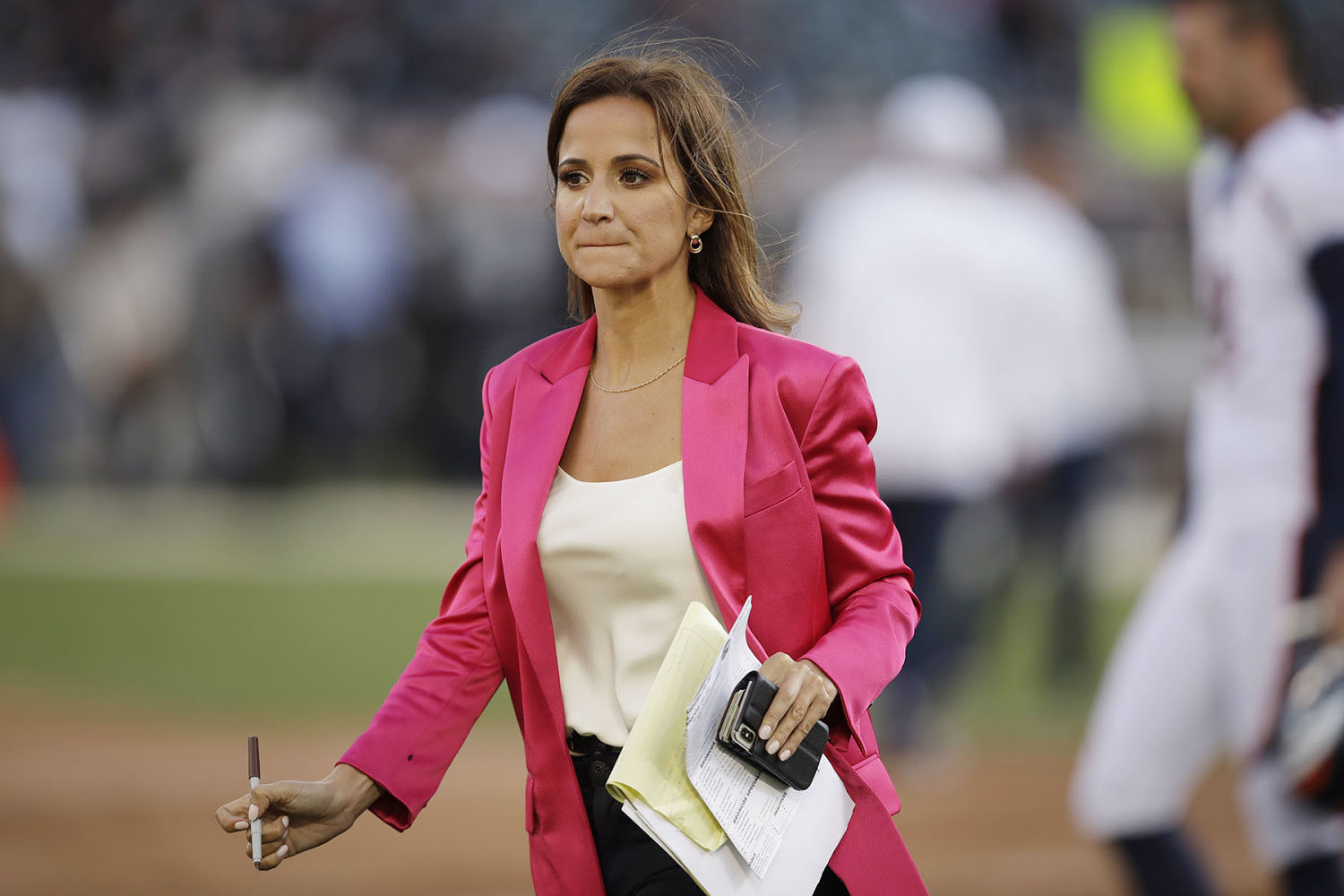 NFL reporter Dianna Russini resigns from The Athletic after photos of her with Patriots coach Mike Vrabel