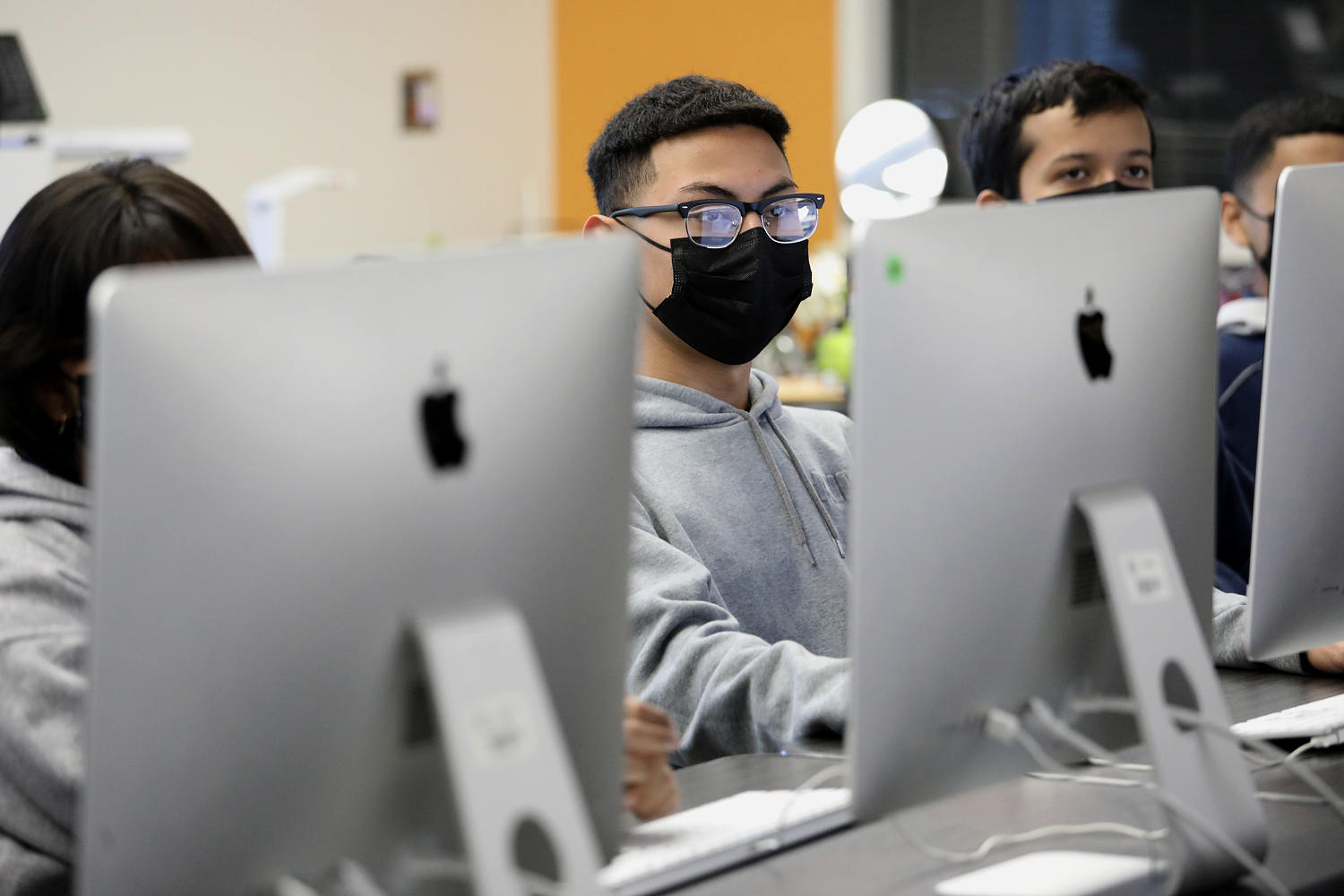 Los Angeles becomes the first major school district to require screen time limits