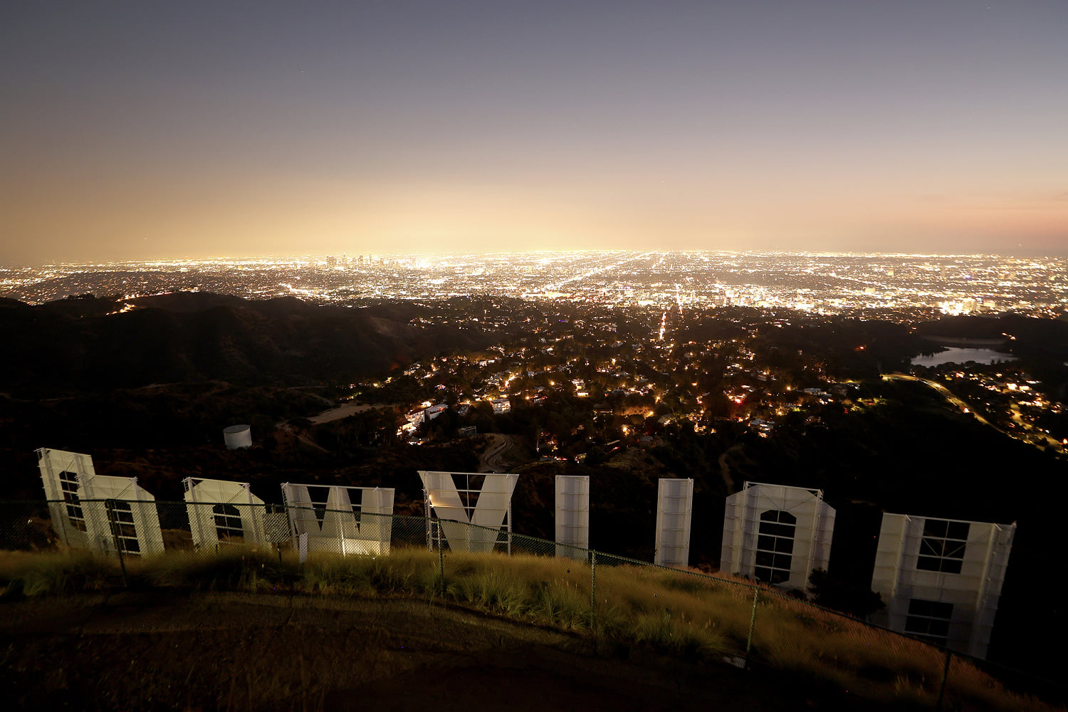 SAG-AFTRA reaches tentative deal with major studios