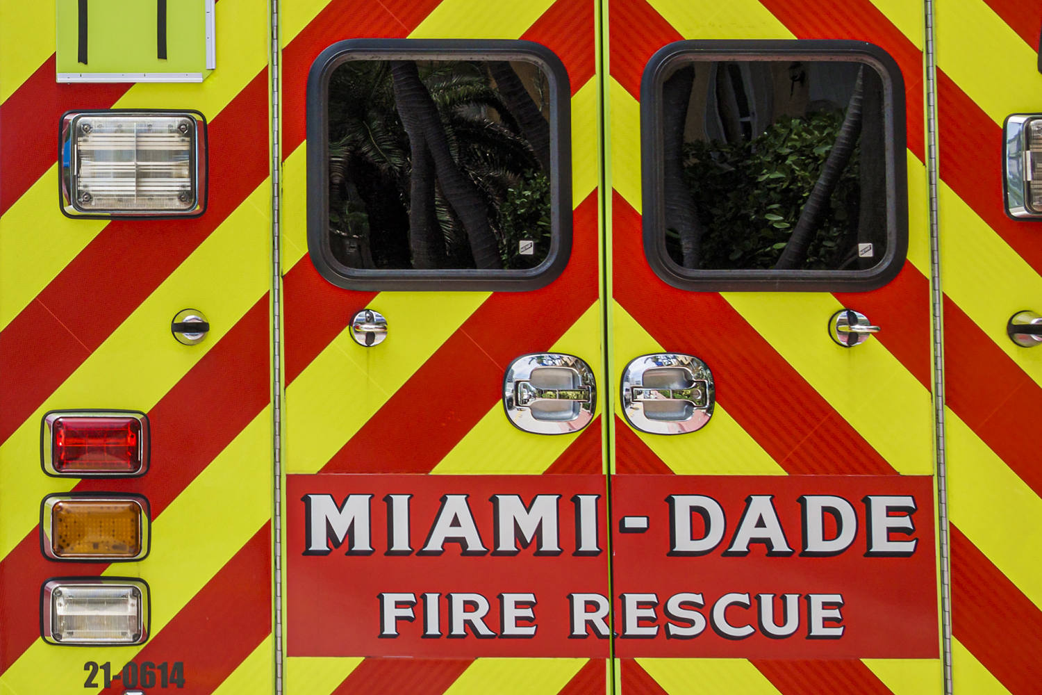15 hospitalized after possible boat explosion near Miami Beach