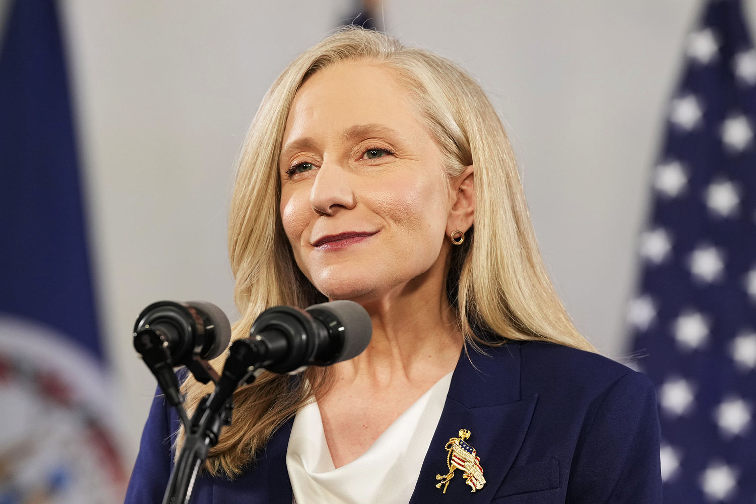 Virginia Gov. Abigail Spanberger to sign order responding to federal agents at polls