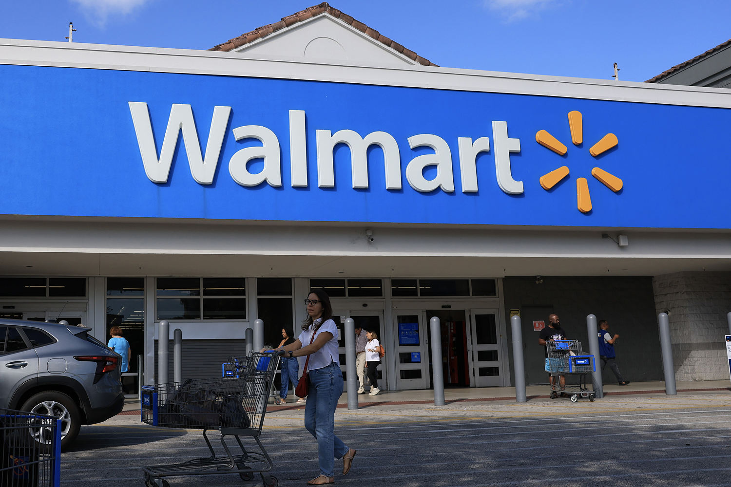 Walmart says U.S. consumers are under pressure from rising costs