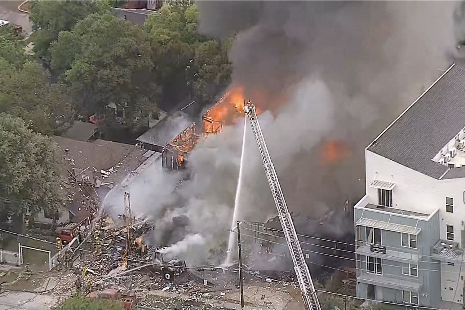 At least four injured in gas explosion at Dallas apartment building