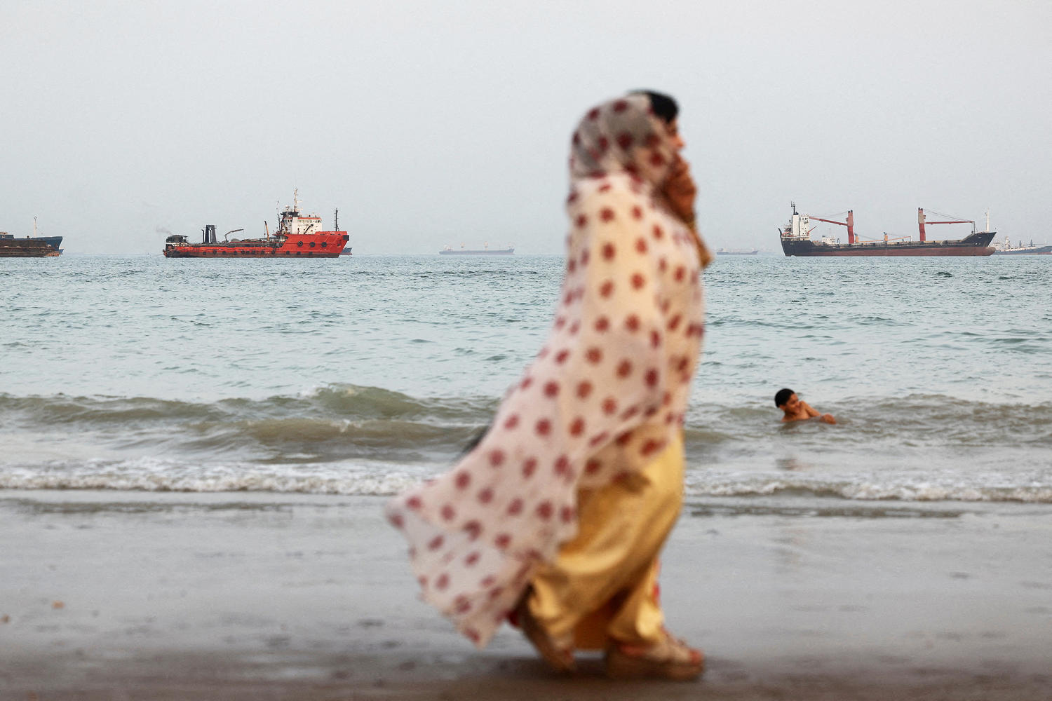 Oil set for biggest monthly drop in 6 years, bringing consumers some relief