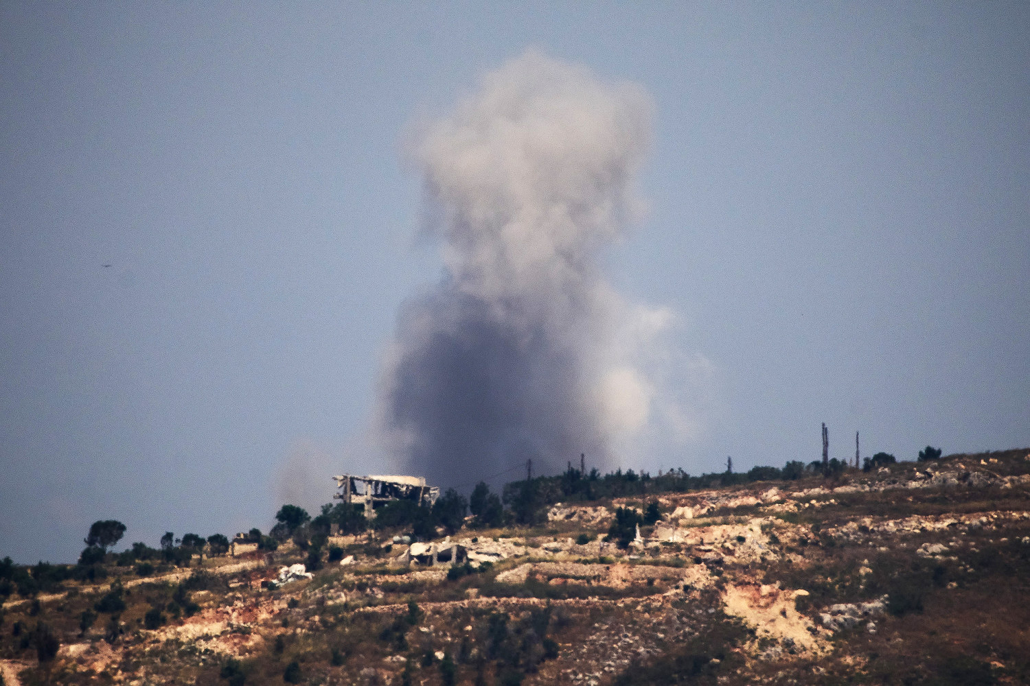 Israel and Hezbollah trade new attacks despite Trump promise of de-escalatoion