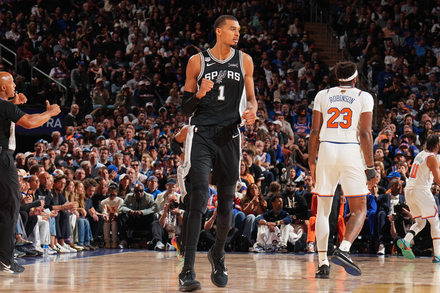 Victor Wembanyama, Spurs send boisterous Knicks fans home quiet with Game 3 win