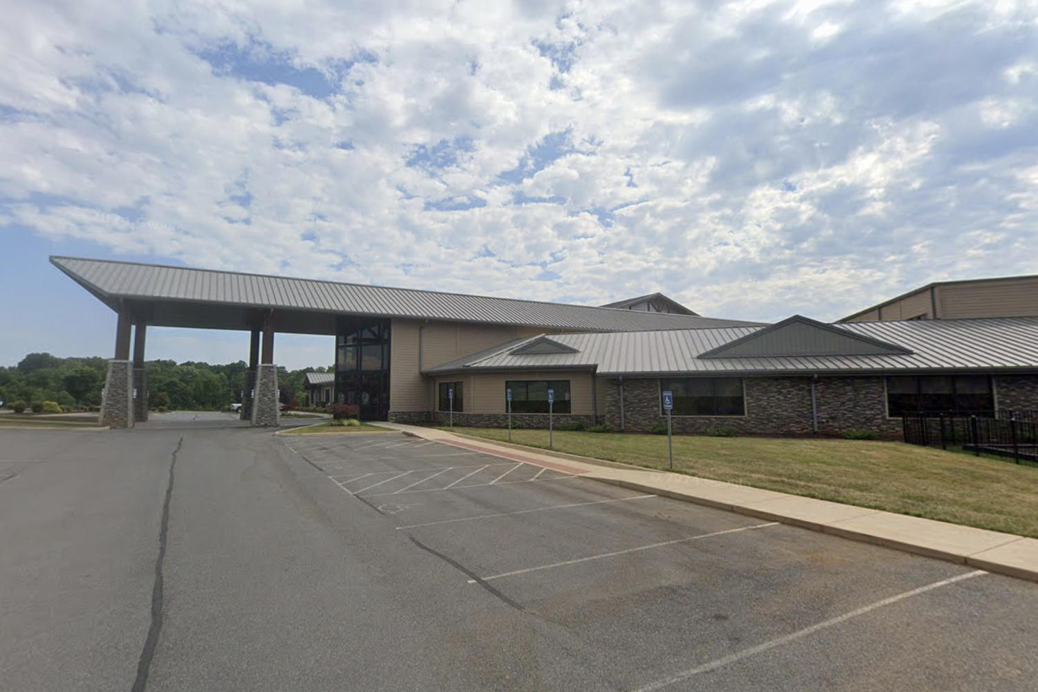 1 killed, others injured in Virginia church tent collapse amid high winds