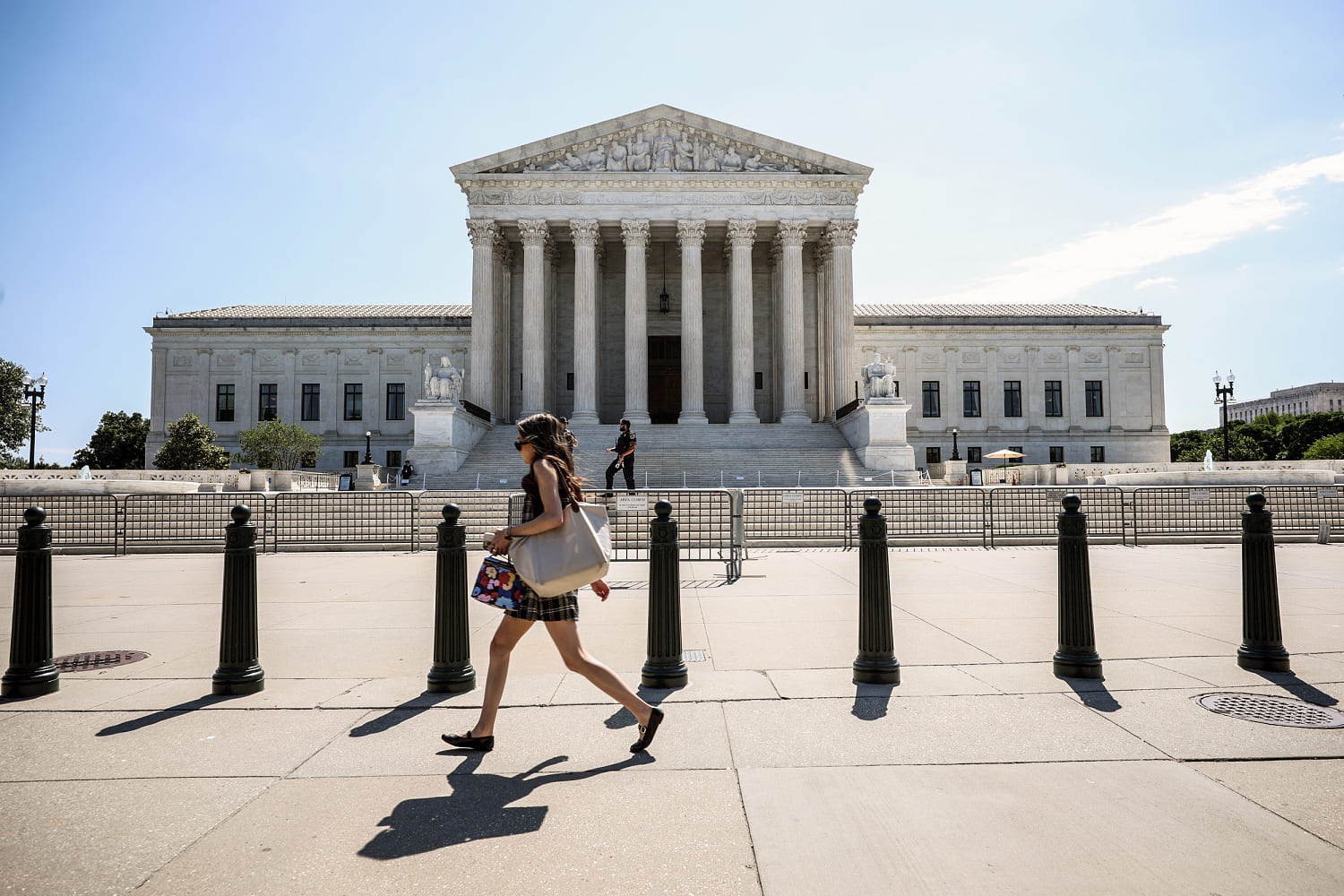 Supreme Court to weigh rights of federal prison inmates to sue over lack of medical treatment