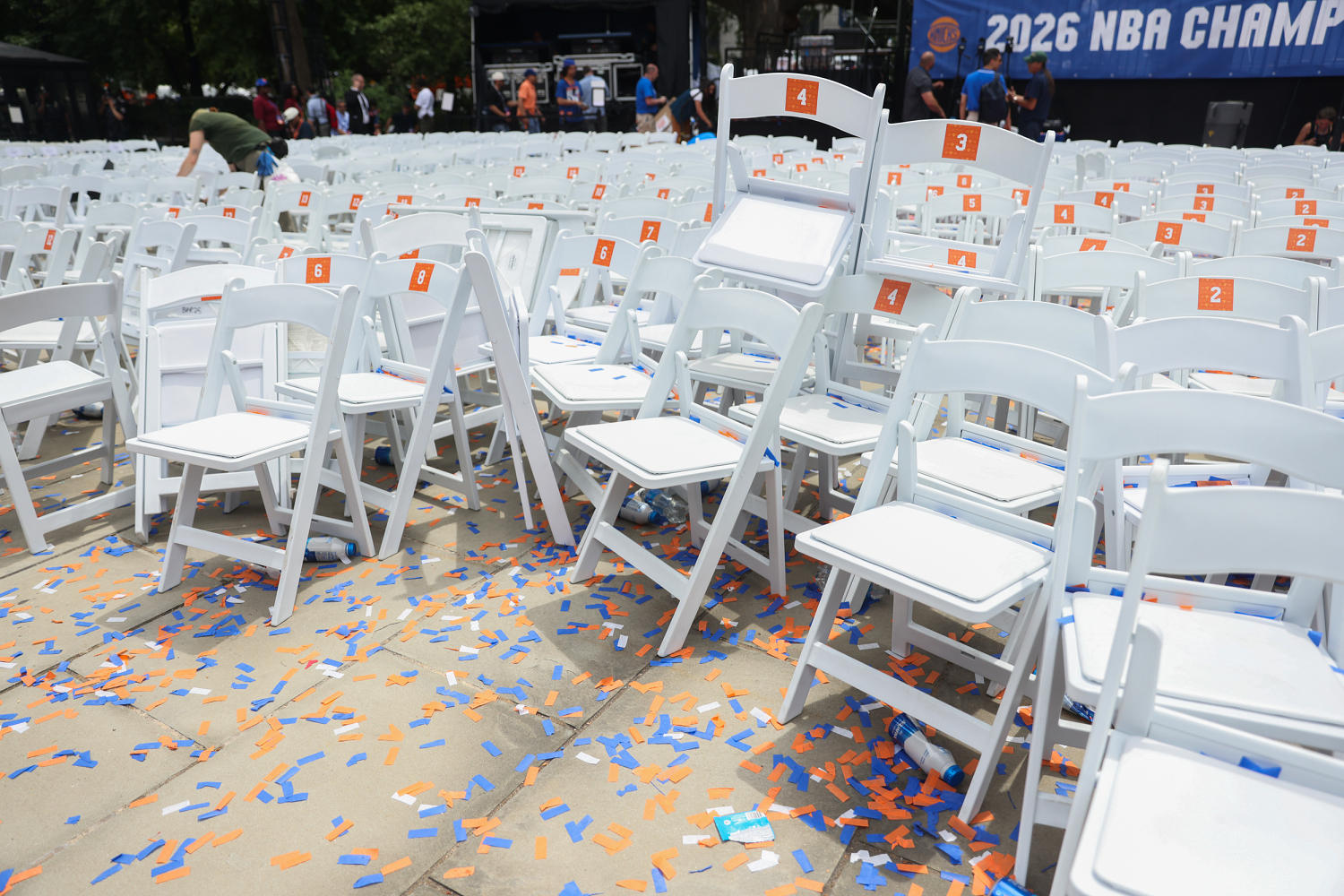 Knicks fans flood Manhattan for a joyous championship parade