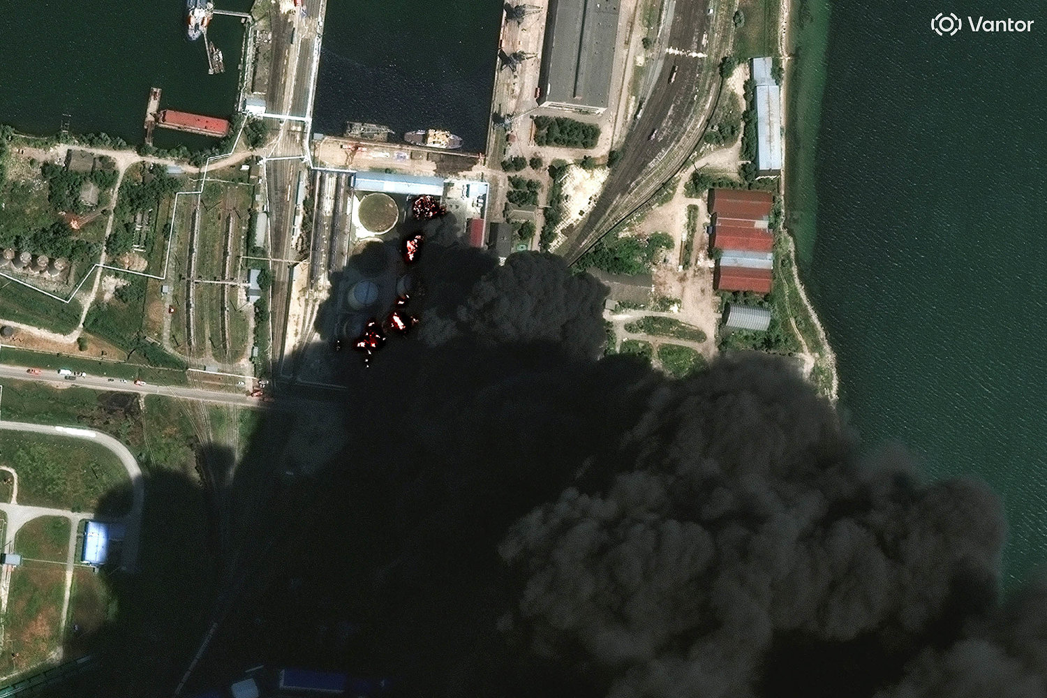 Ukraine steps up campaign to isolate Crimea and heap pressure on Putin