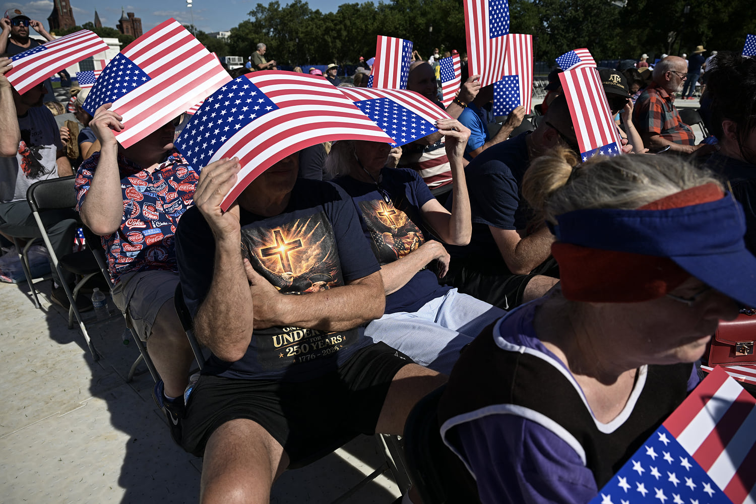 139 million at risk as U.S. braces for holiday week heat wave; Western wildfires continue to rage