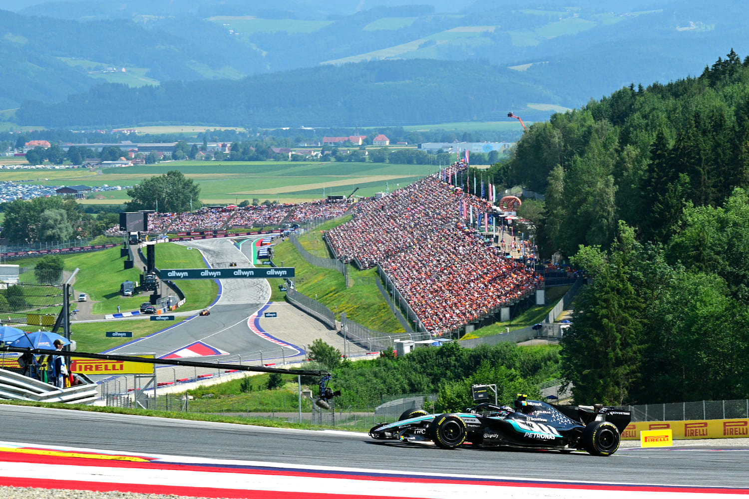 George Russell strikes back to win F1 race in Austria, narrowing the championship gap