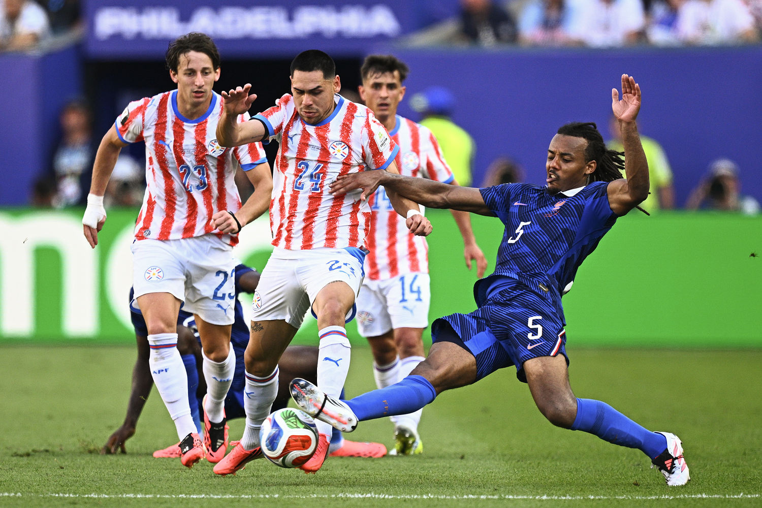 France records another ho-hum win, as it aims for a third-straight World Cup final