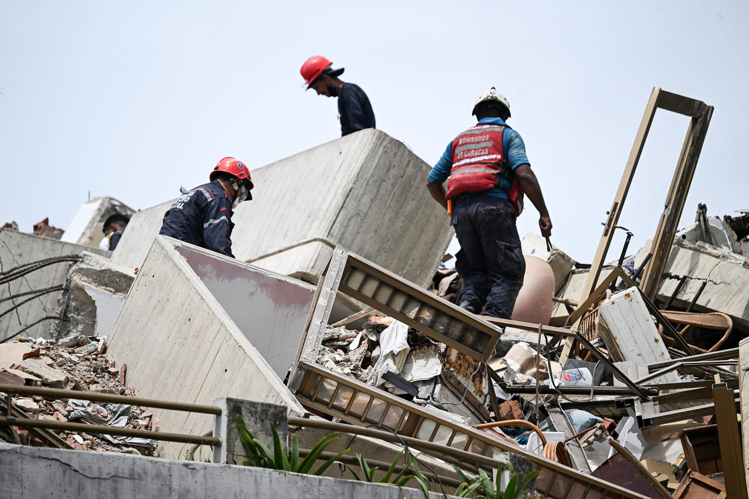 Venezuela’s earthquakes death toll reaches 3,535 as survivors look for missing relatives