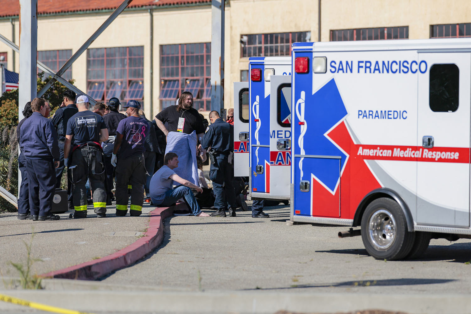 1 dead, 3 missing after boat capsizes near Alcatraz in San Francisco Bay