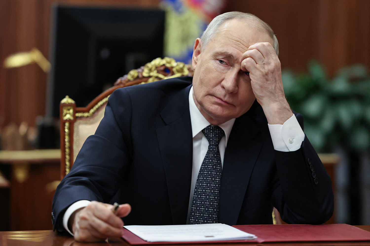 Drop in oil prices halted by new fears of Russian escalation in Ukraine
