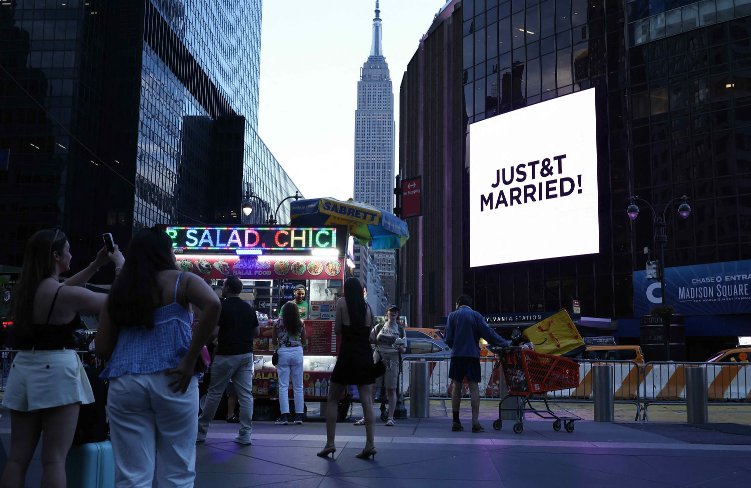 Taylor Swift, Travis Kelce Confirm Marriage With ‘Just Married’ Sign Outside MSG