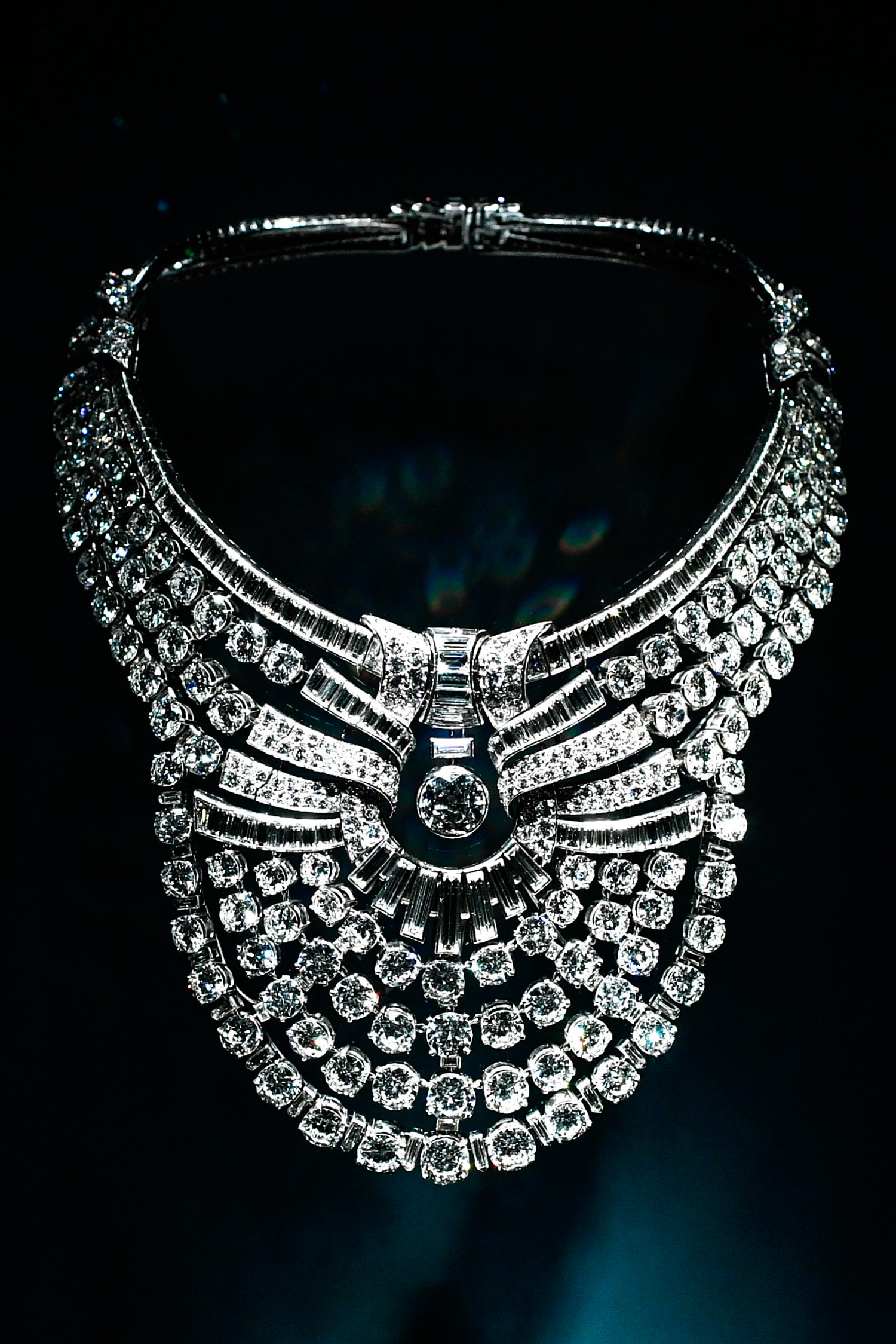 Thieves steal royal necklace from Vienna museum in smash-and-grab heist