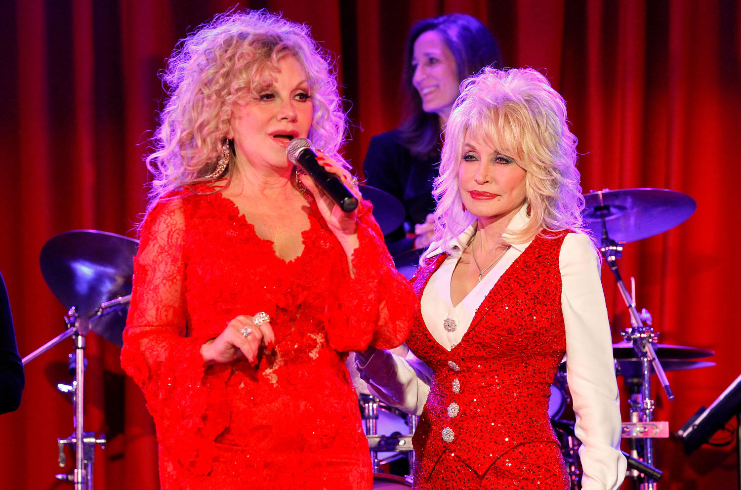 Dolly Parton’s sister slams ‘fake AI garbage’ flooding the internet since icon’s death