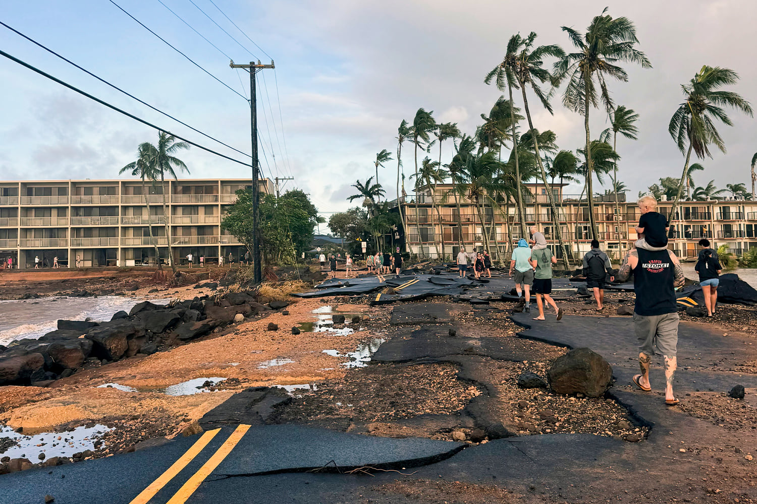 Hurricane Lowell leaves trail of destruction across Kauai