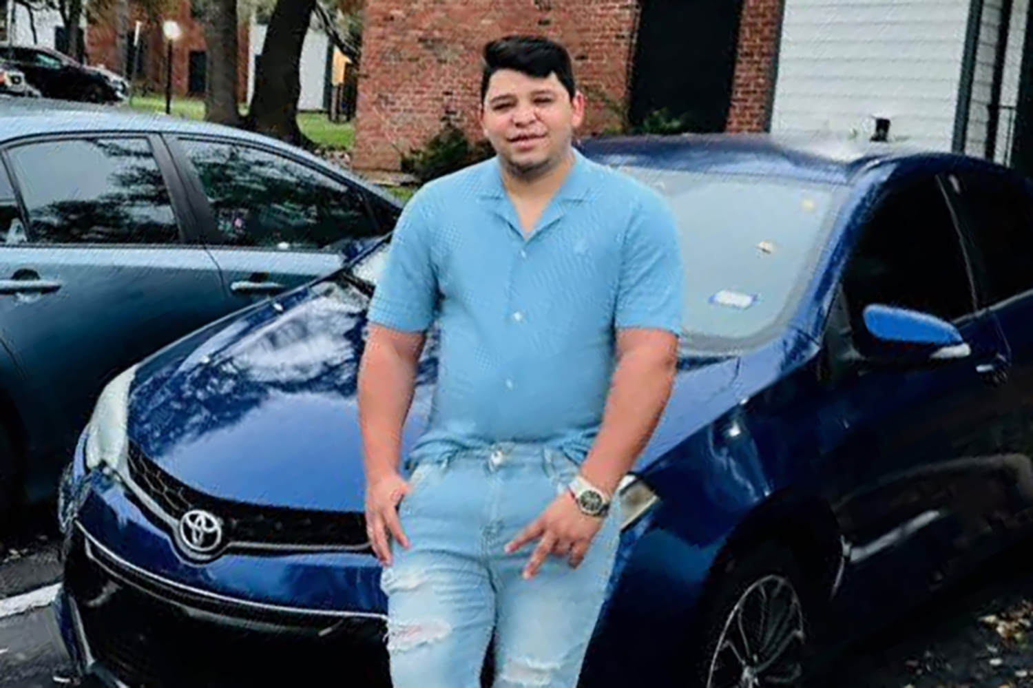 ICE officer shoots Venezuelan man delivering food in Austin, lawyer says