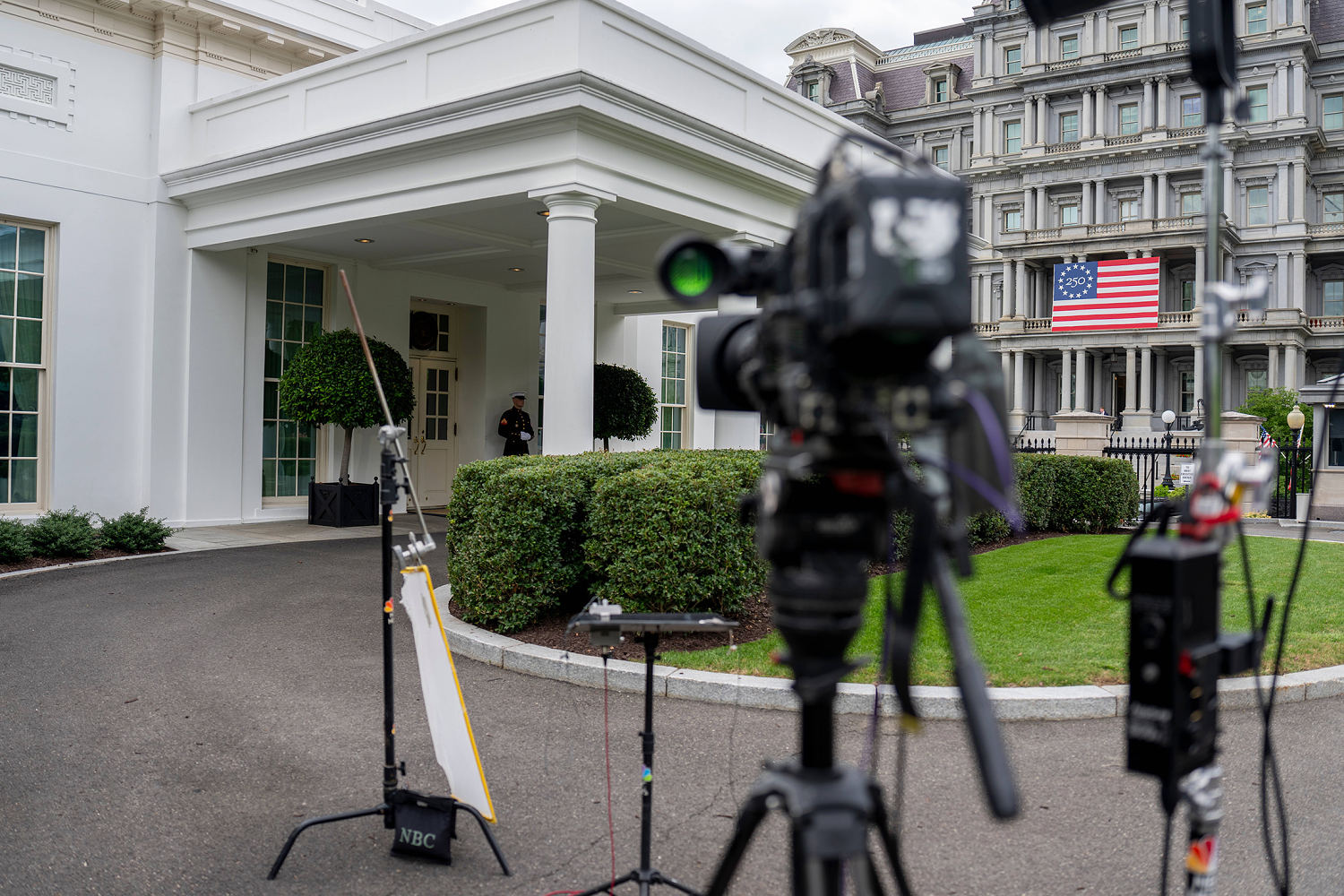 Barred outlets seek emergency hearing as White House defies court order