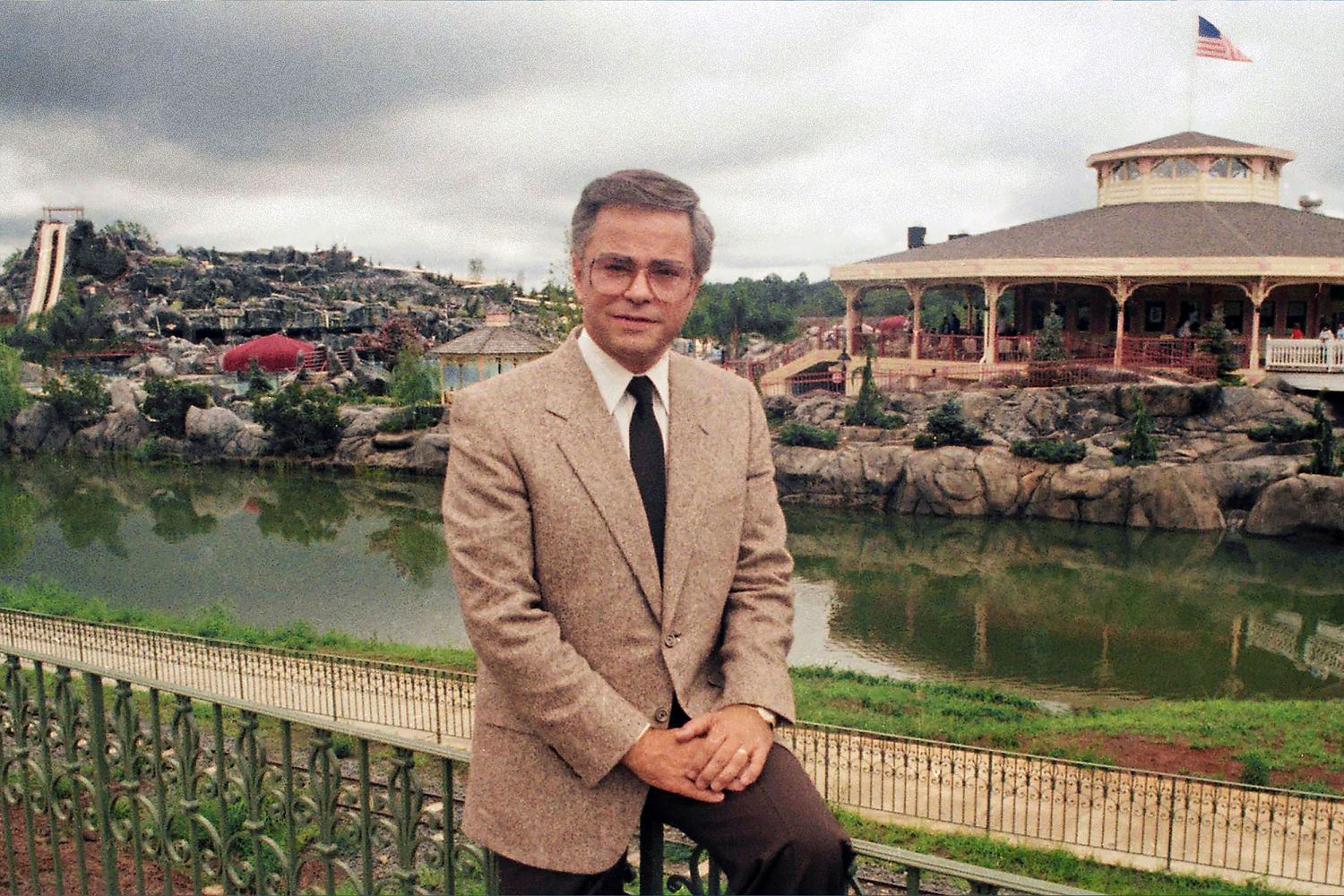 Jim Bakker, TV pastor who served time for defrauding followers, dies at 86