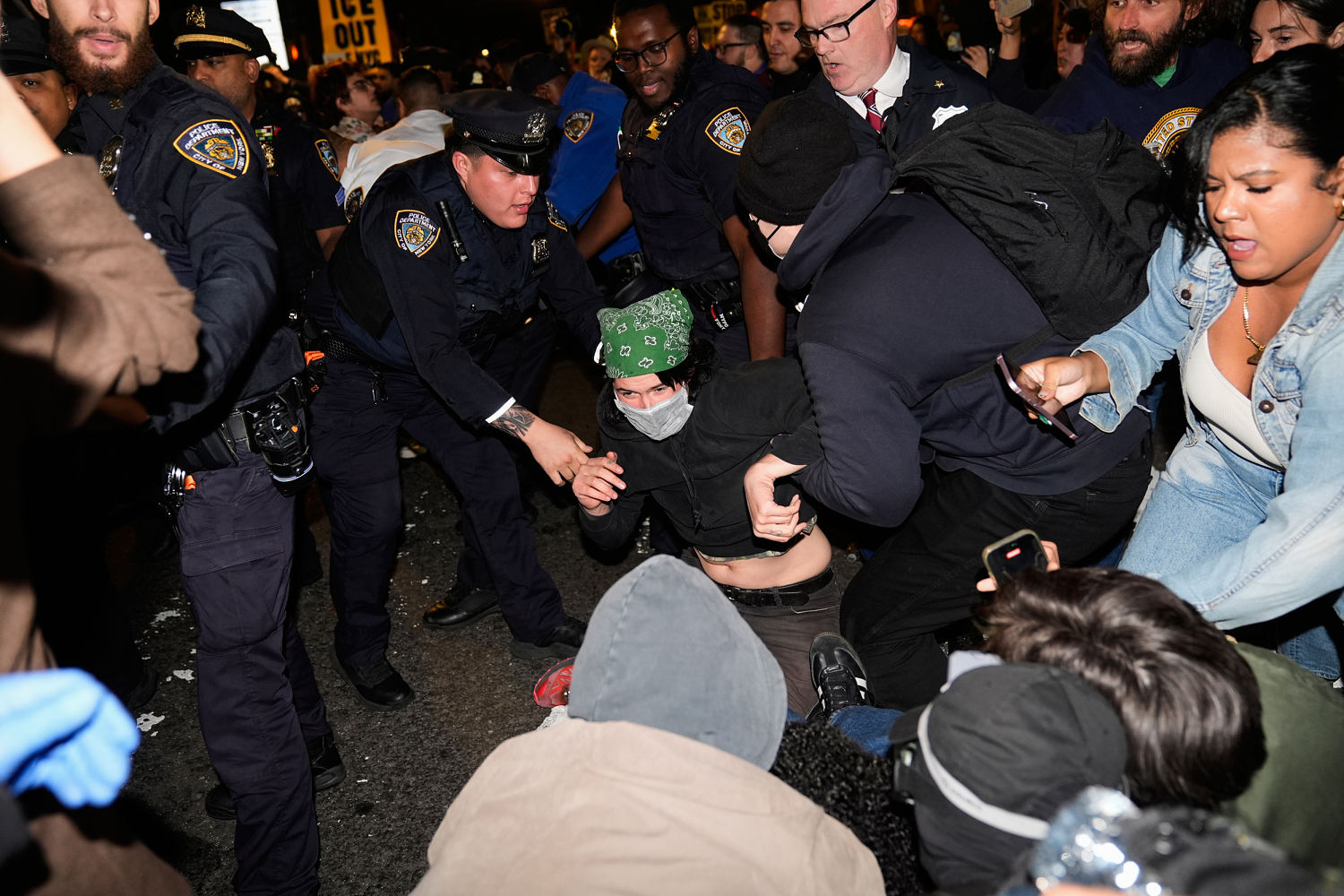 ICE agent shoots man in car with child in New York City