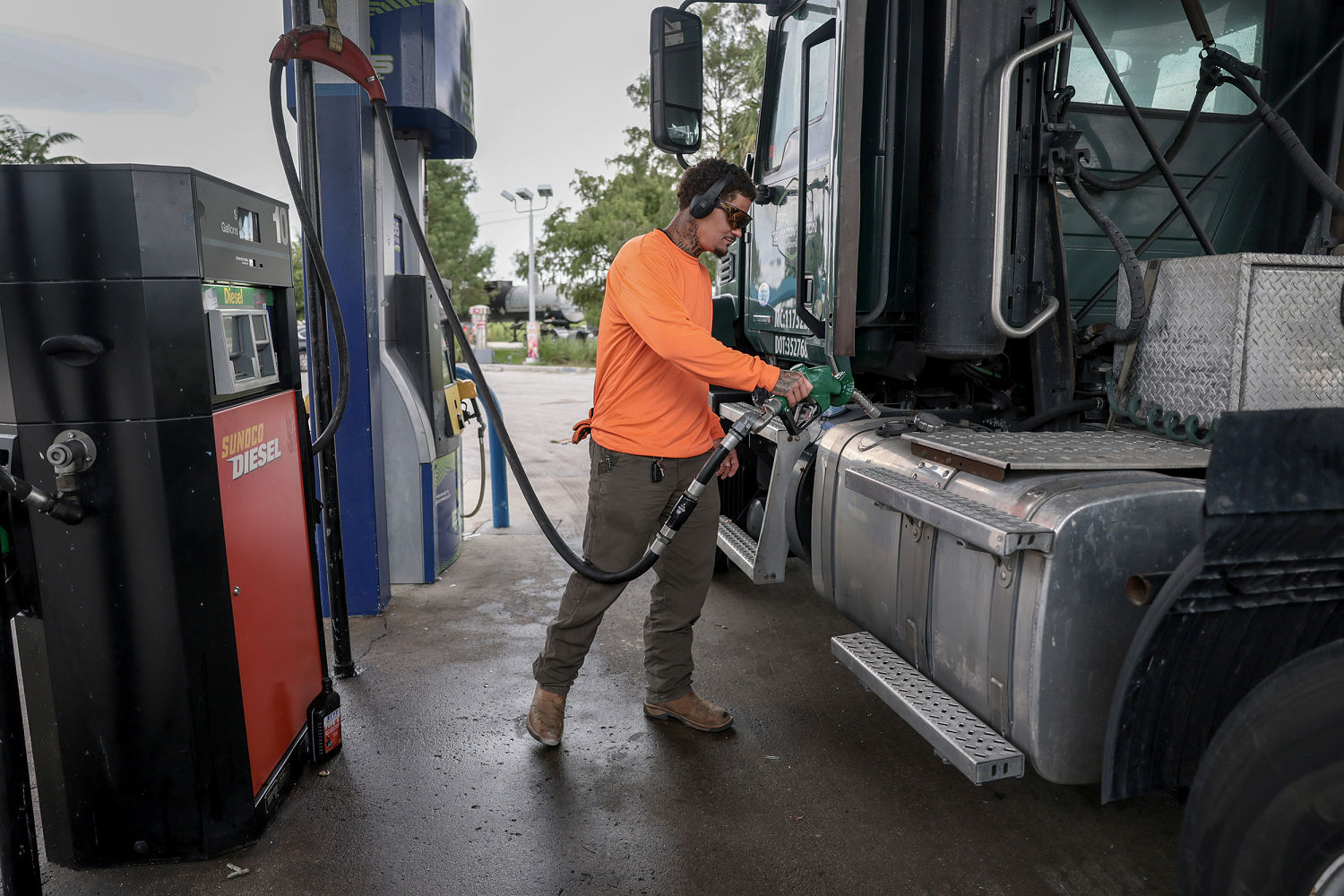 Oil prices hit $105 and stocks tumble as Trump considers renewed strikes on Iran