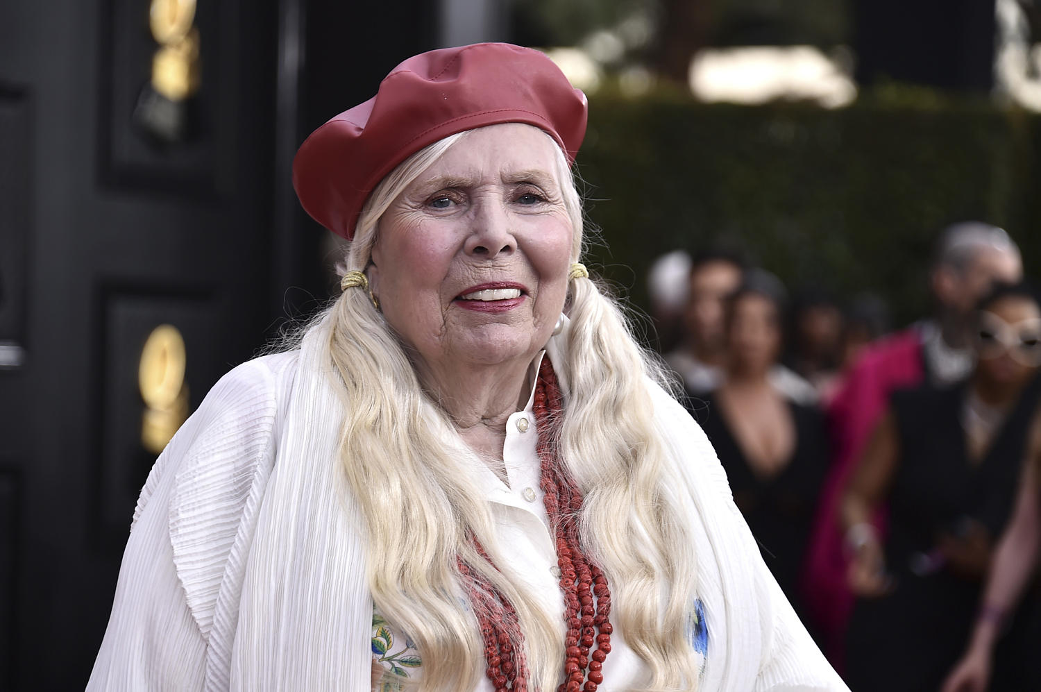 Joni Mitchell becomes an American citizen after more than 60 years