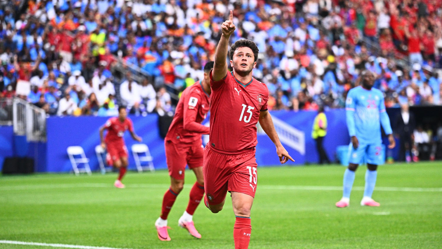 João Neves aparece de cabeza y abre el marcador para Portugal ante RD del Congo