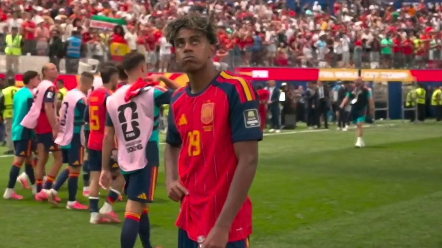 Lamine Yamal no festeja nada e incluso luce muy pensativo tras el pase de España a Semifinales