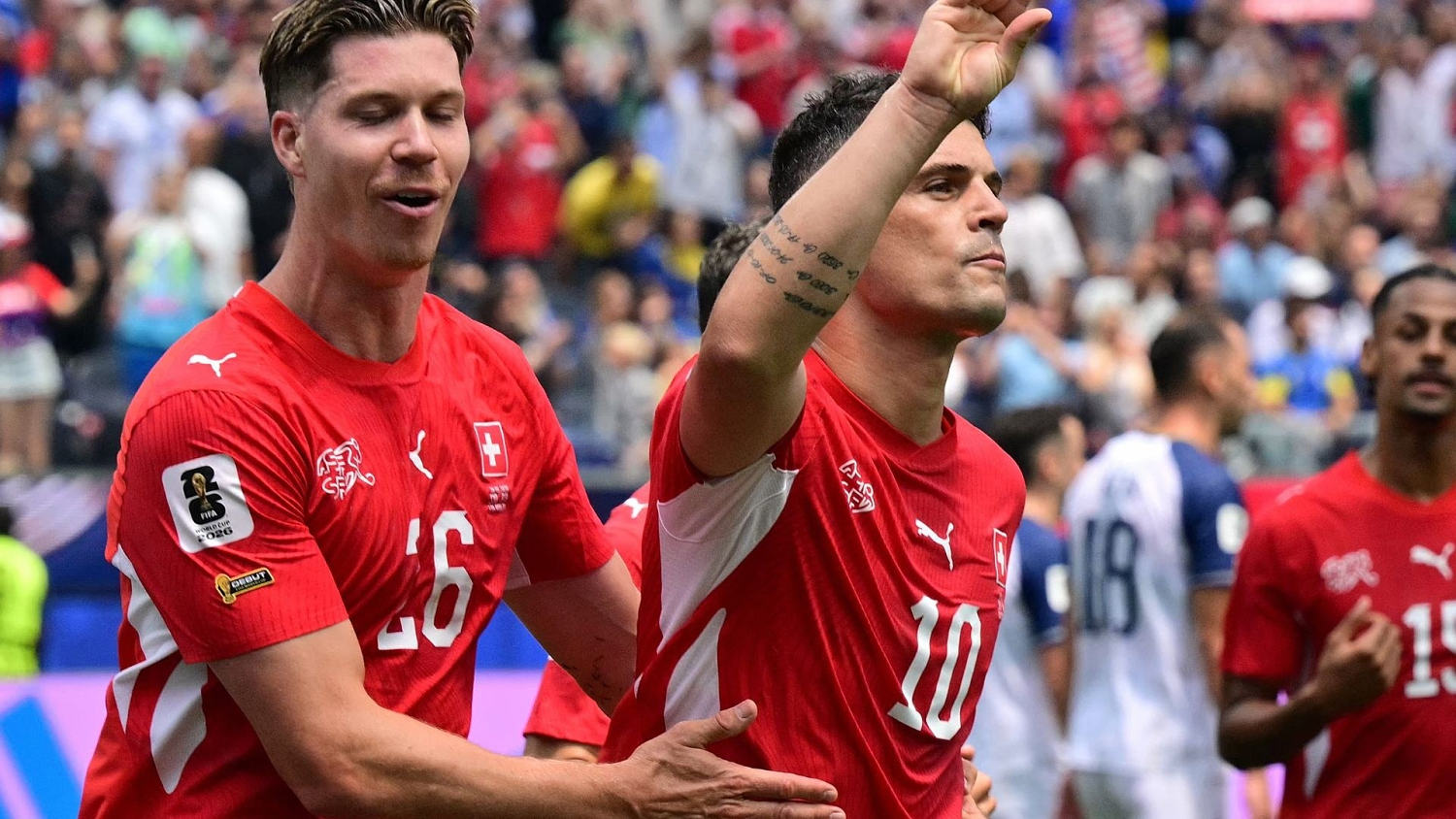 Granit Xhaka anota de penal el 4-1 definitivo para Suiza