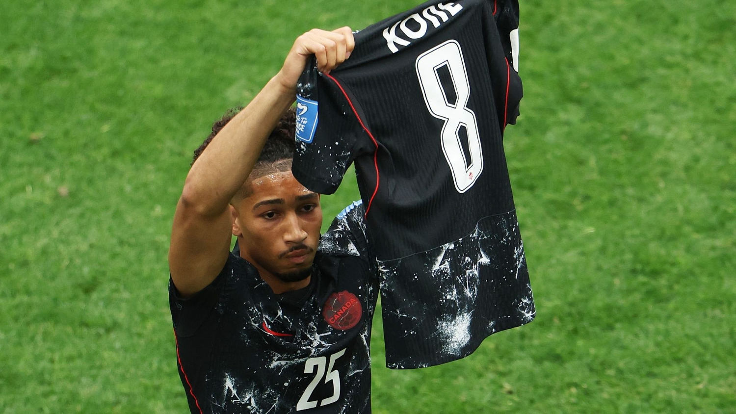 Nathan Saliba dedica su gol a Ismaël Koné, el jugador que recibió una horrible patada