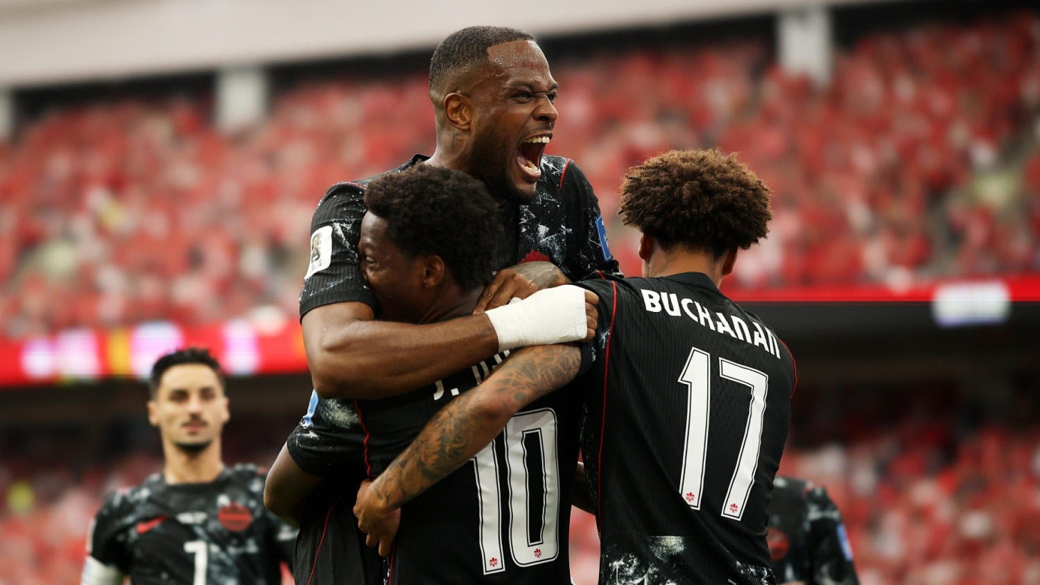 Canadá golea a Qatar en un partido accidentado y de muchos goles